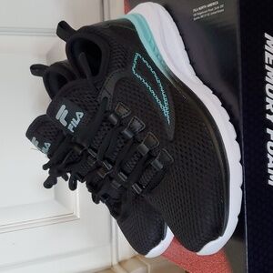 Womens FILA Memory Neometric Running Shoes Sneakers Size 6 Wide 7.5 Wide NWT